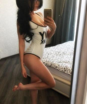 Мои услуги позволяют исполнить самые смелые фантазии и желания.💋 Обладая опытом и нежными прикосновениями, я обеспечу тебе потрясающий эротический массаж, оральные ласки и головокружительный секс в разных позах.✨ Мои фото говорят сами за себя - я жгучая и соблазнительная.🔥 У меня есть отличные отзывы, которые подтверждают мою профессиональность и умение доставить истинное наслаждение.💯 Живу и работаю в Москве, так что давай встретимся и окунемся в мир незабываемого удовольствия вместе!♥️ Инна
